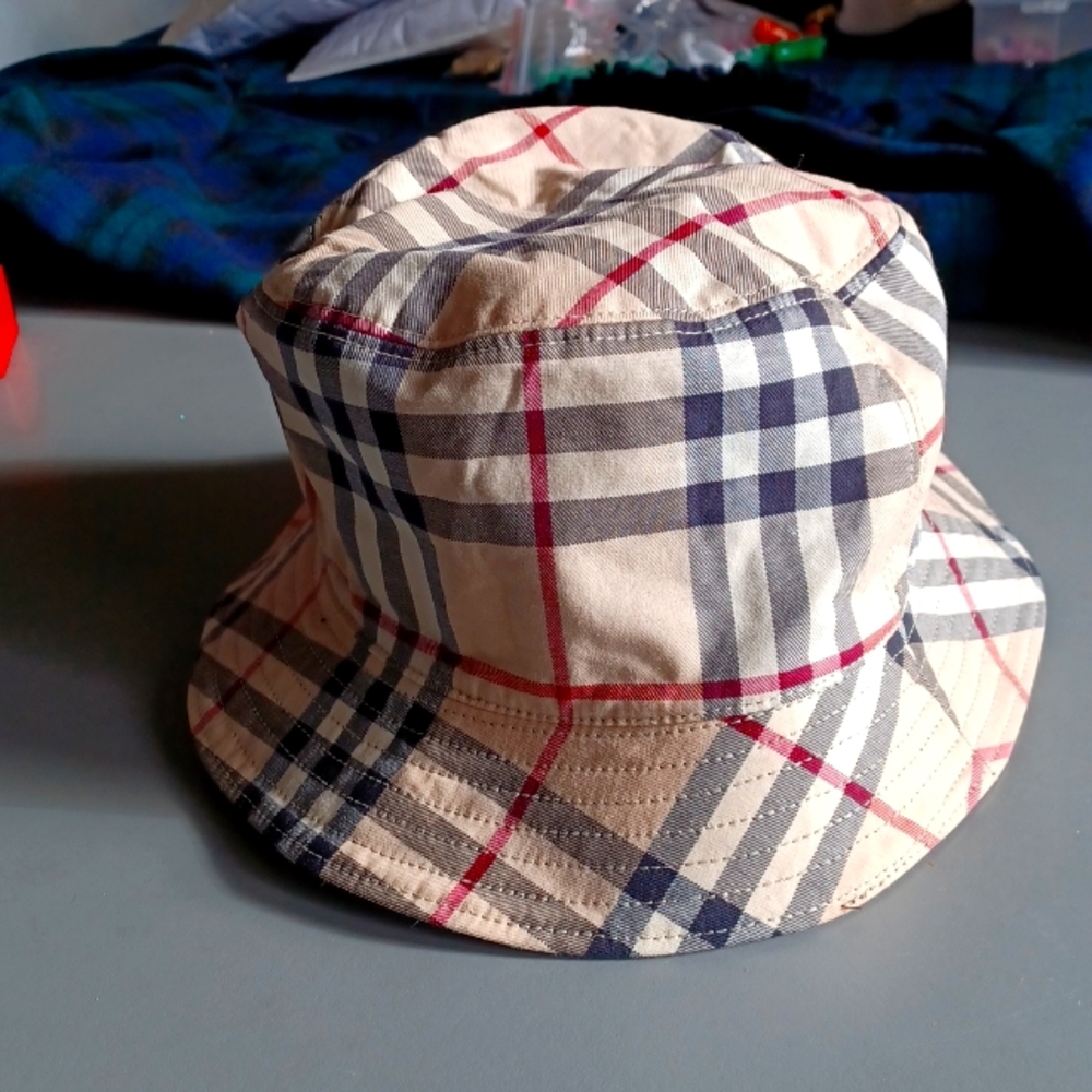 Authentic reversible Burberry leather and check unisex bucket hat